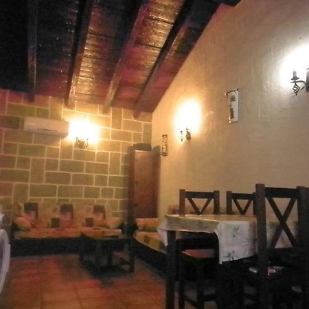 Gasthaus La Cueva Del Lince Zarza De Granadilla Exterior foto