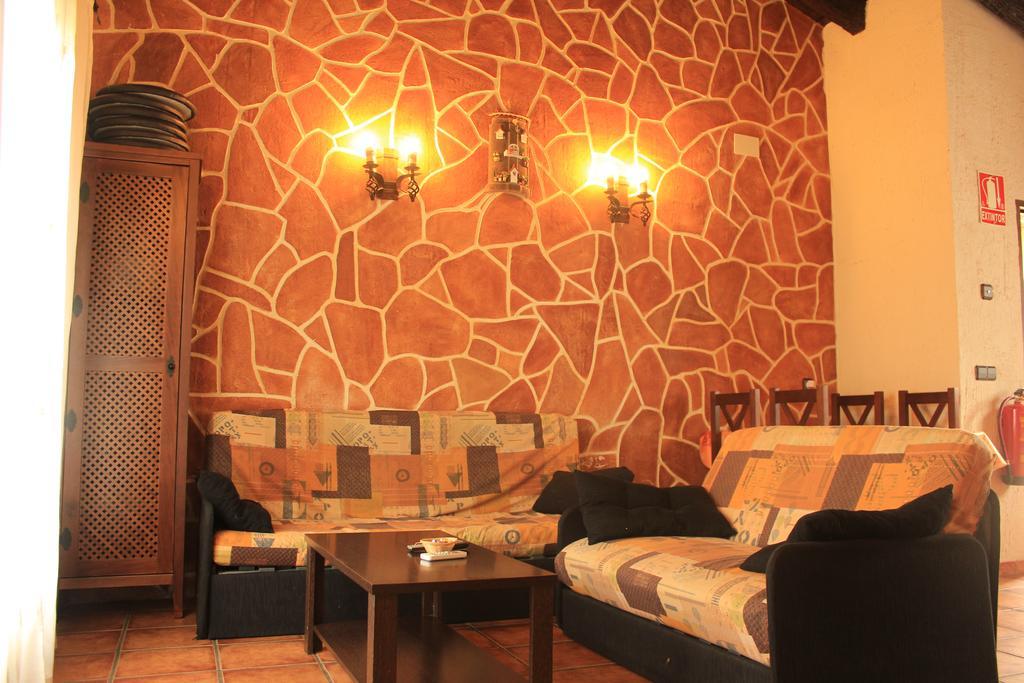 Gasthaus La Cueva Del Lince Zarza De Granadilla Exterior foto