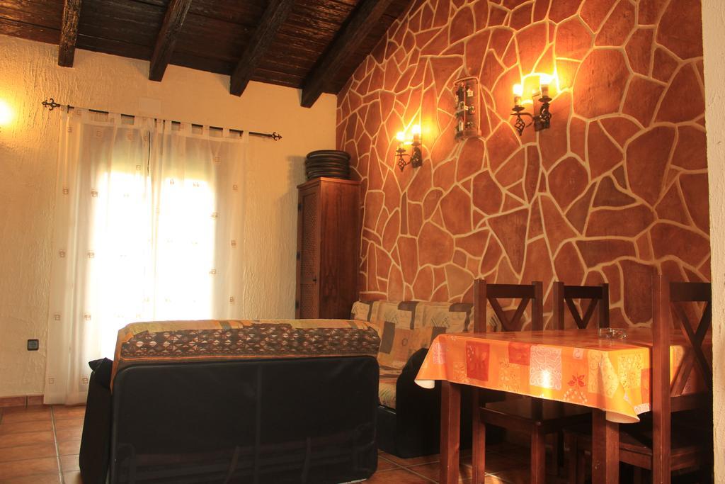 Gasthaus La Cueva Del Lince Zarza De Granadilla Exterior foto