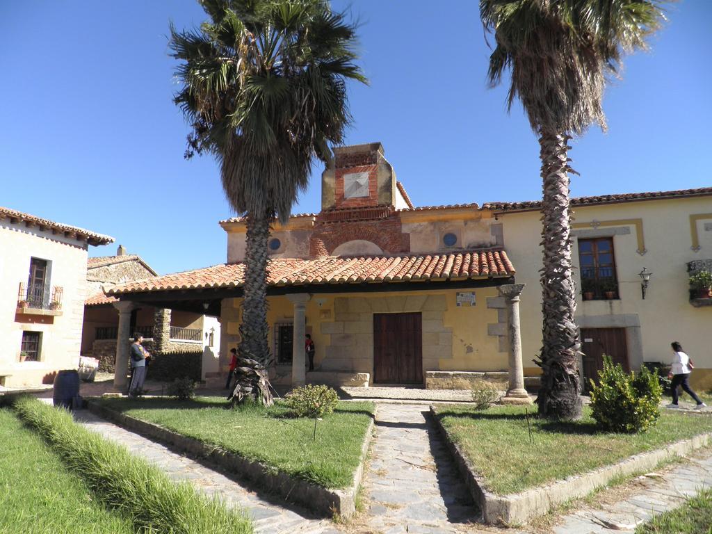 Gasthaus La Cueva Del Lince Zarza De Granadilla Exterior foto